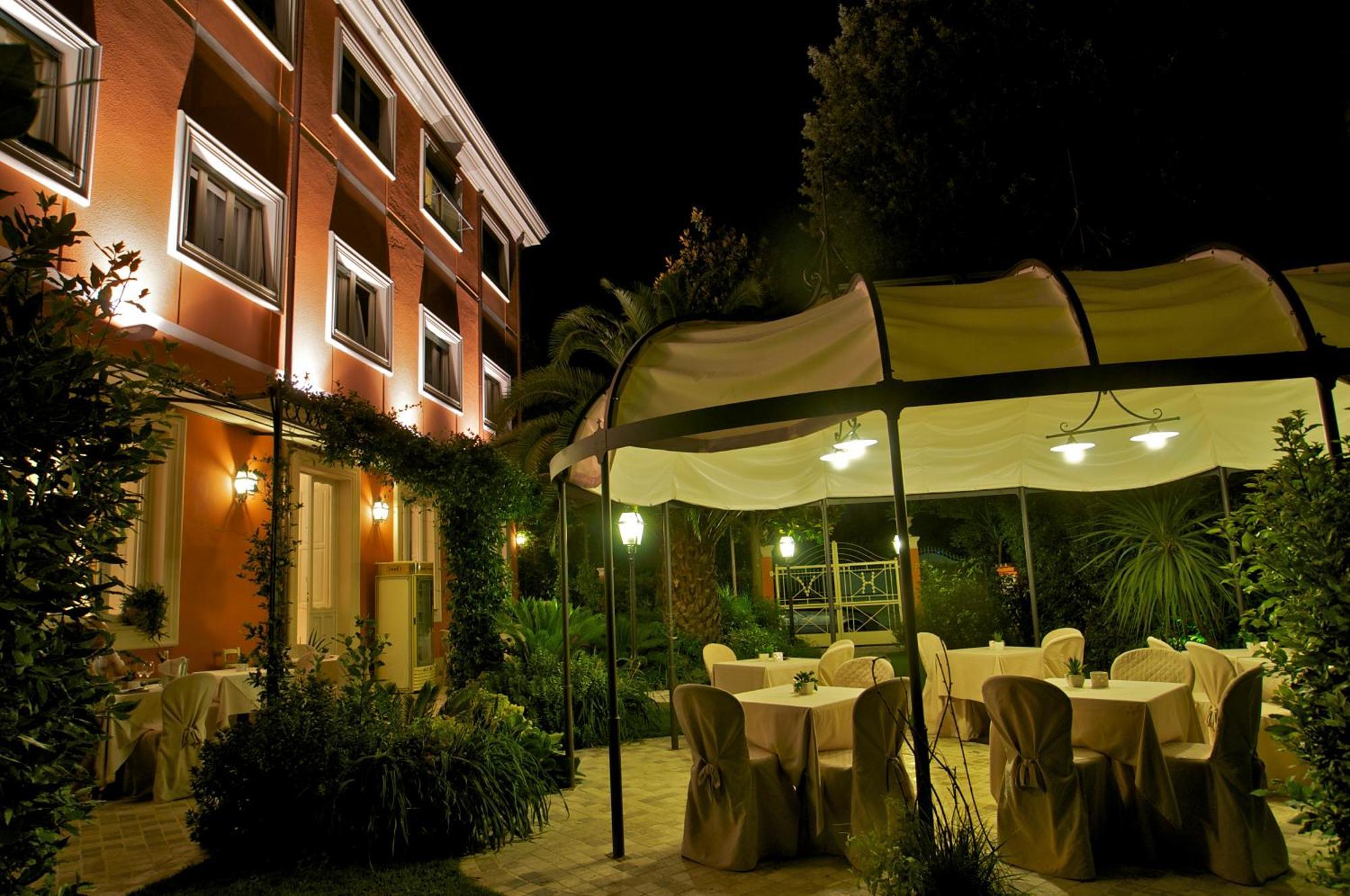 Hotel Viscardo Forte dei Marmi Buitenkant foto